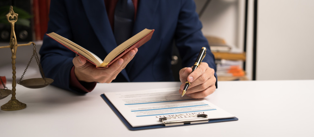 La force obligatoire du contrat : un principe fondamental en droit des contrats