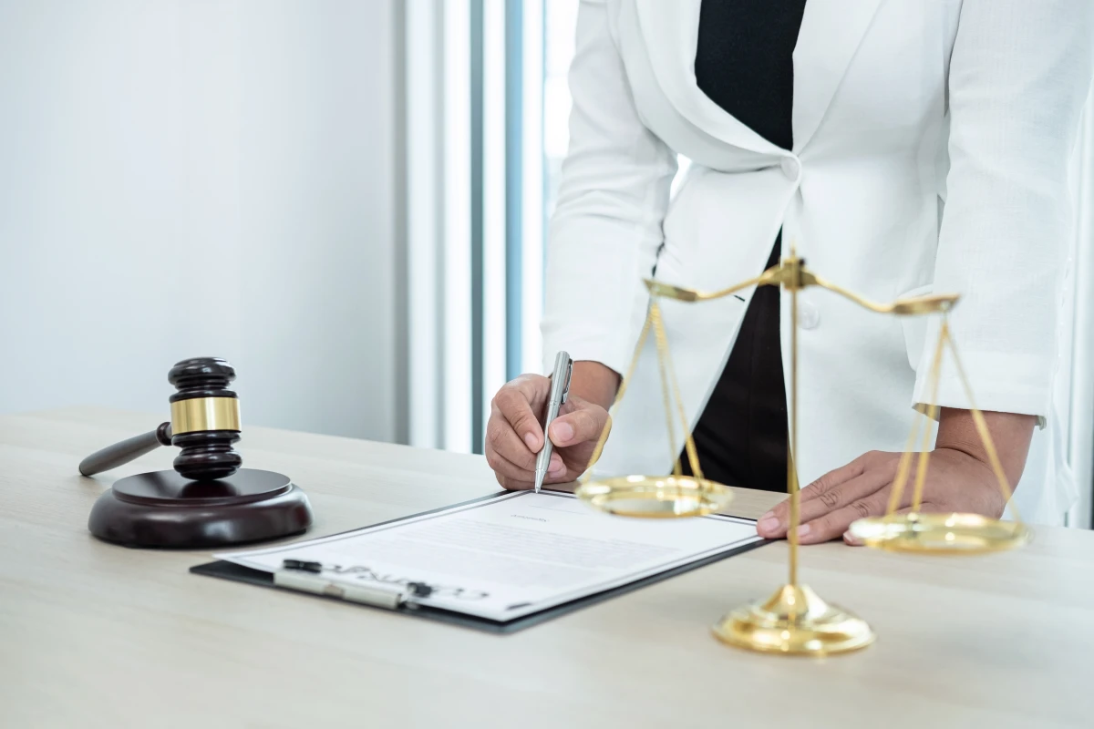 Effacer une condamnation du casier judiciaire : démarches et implications
